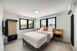 5 bedrooms, in-room safe, iron/ironing board, bed sheets