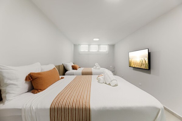 6 bedrooms, in-room safe, bed sheets, wheelchair access