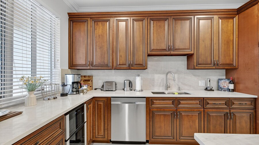 Daisy Townhouse Steps from The Beach