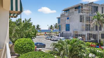 Luxury Townhome, 3 Bedrooms, Courtyard View | Balcony view