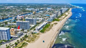 A coastal cityscape with high-rise buildings, a beach, and a marina. - Daisy Townhouse  Steps from The Beach (Pompano Beach)