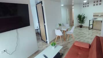 Appartement Familial, patio, vue ville | Coin séjour