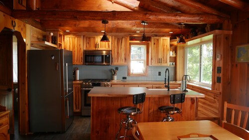 Enjoy this Wonderful cabin on Spec Lake!