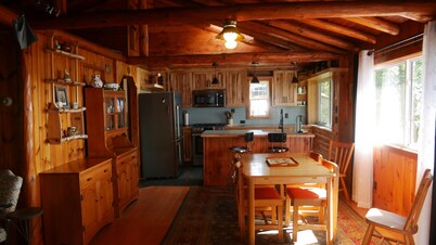 Enjoy this Wonderful cabin on Spec Lake!