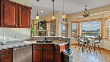 Microwave, oven, stovetop, dishwasher