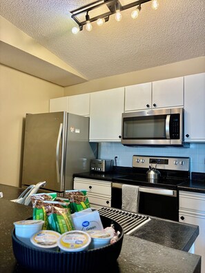 電子レンジ、オーブン、コンロ、食器洗い機