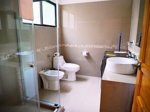 Shower, bidet, towels, soap - Oasis of peace near the beach (Potrero)