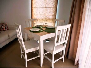 Dining - Oasis of peace near the beach (Potrero)