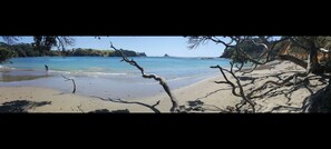 Beach nearby - Bach at the beach
- Situated at Taiharuru (east coast near Whangarei, Northland) (Taiharuru)
