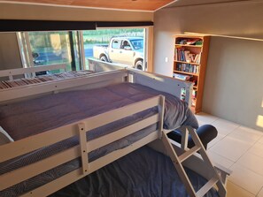 2 bedrooms, free WiFi, bed sheets, wheelchair access