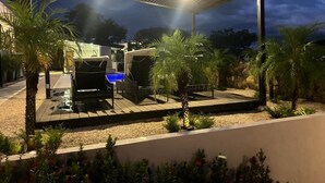 An outdoor patio area with a covered seating area, a pool, and palm trees. - Magical oasis perfect: Family, surf, relax and nature, close to Tamarindo beach (Tamarindo)