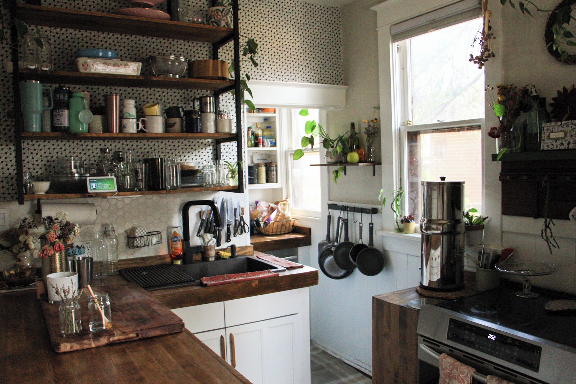 Mikrobølgeovn, ovn, kokeplater og oppvaskmaskin