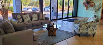 Vero Beach Inn and Suites | Romantic Suite w/ Hot Tub and Outdoor Swimming Pool