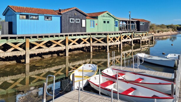 A wooden pier with colorful buildings, boats docked, and calm water. - Pet friendly home in Saint-Pierre-d'Oléron (Saint-Pierre-d'Oléron)
