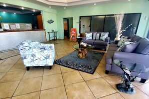 Lobby - Grand Suite with Full Kitchen | Vero Beach Inn and Suites | with Swimming Pool (Vero Beach)