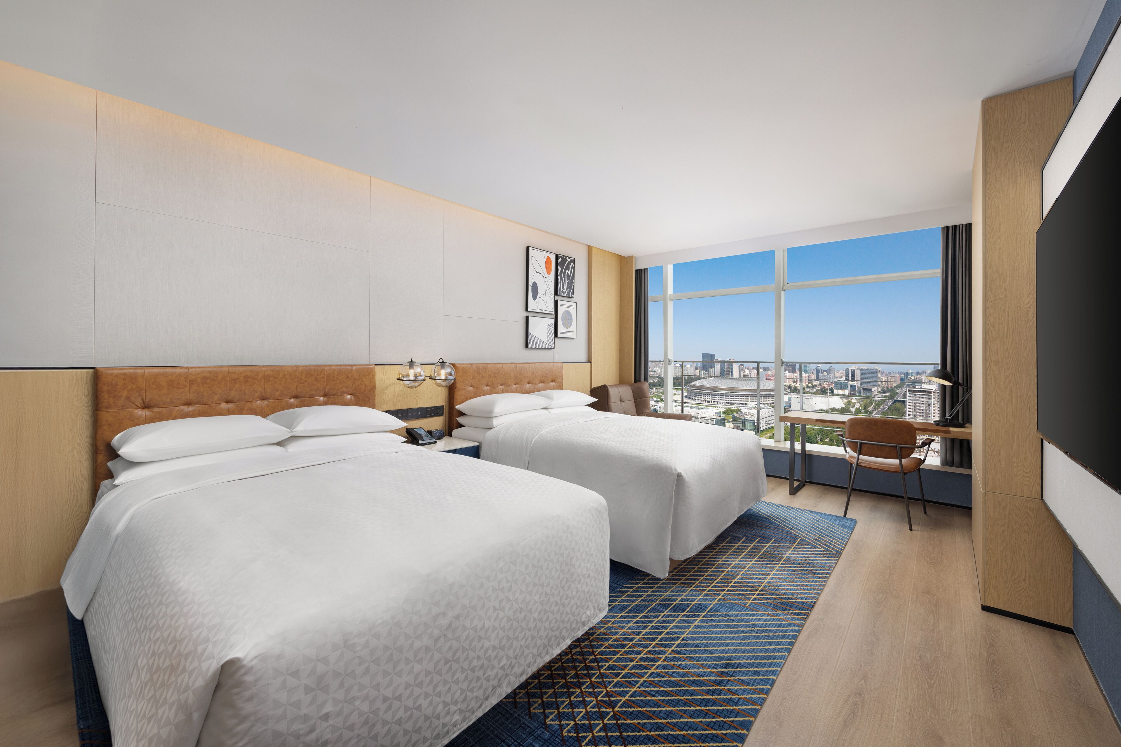 Rom – basic, 2 dobbeltsenger | Safe på rommet, blendingsgardiner, lydisolert og strykejern/-brett