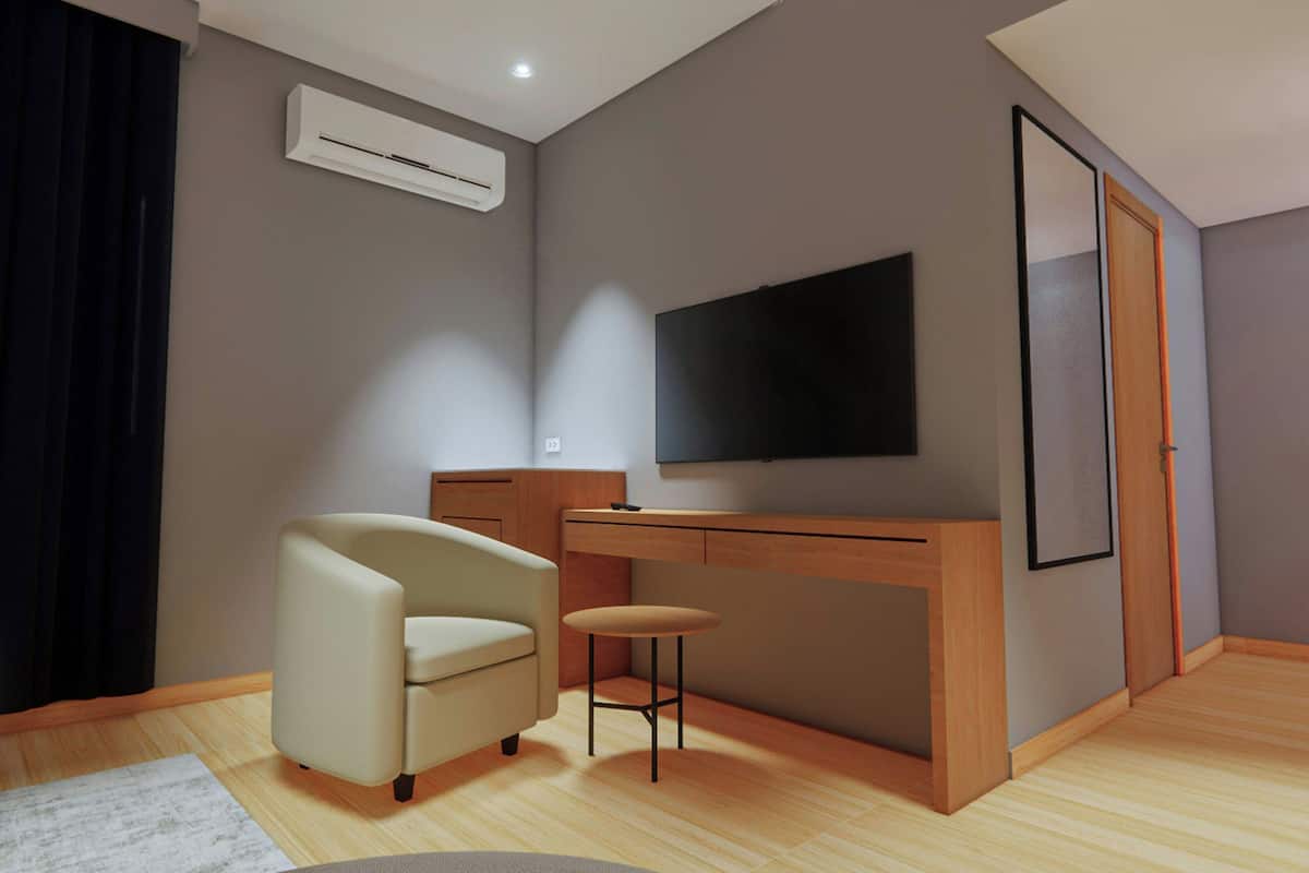 Deluxe Room, 1 King Bed, Balcony, Courtyard View