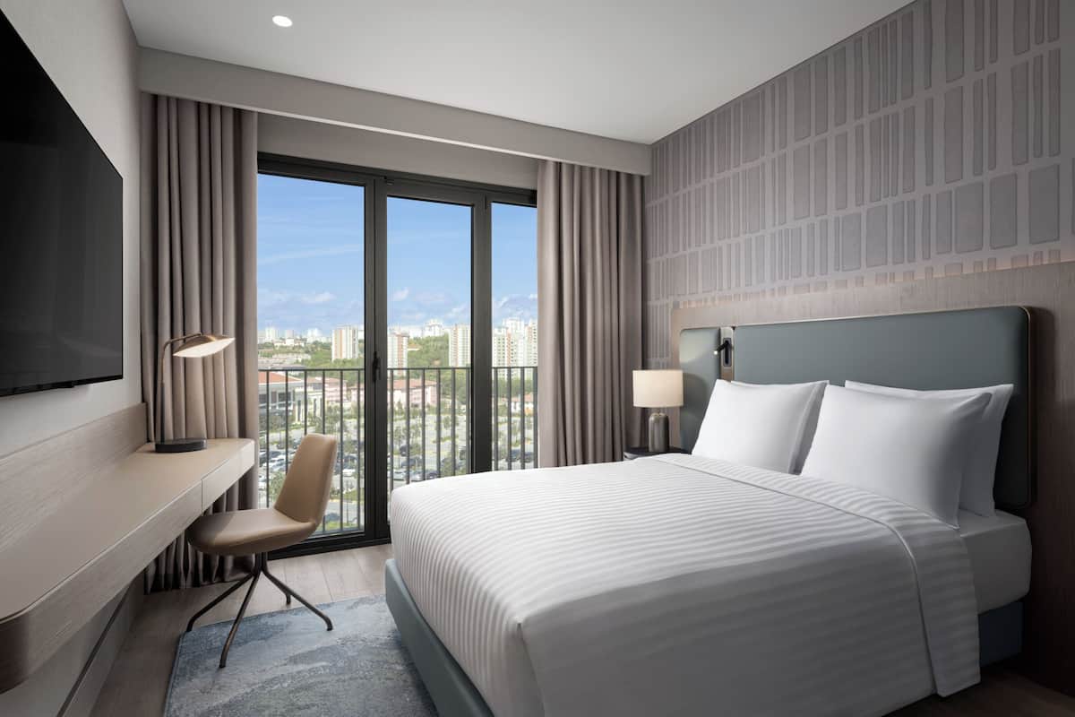 خزنة داخل الغرفة وستائر تعتيم ومكواة/لوح كي وواي فاي مجانًا