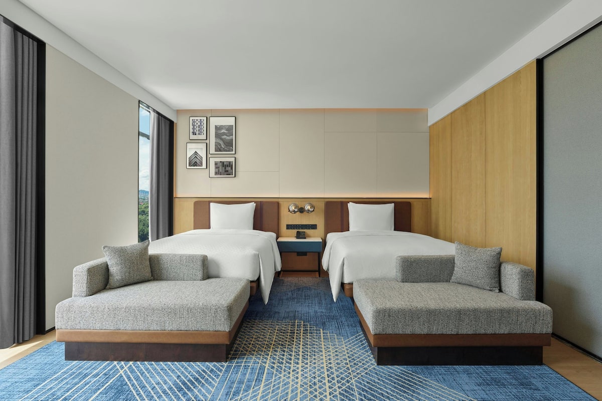 Room, 2 Double Beds, City View