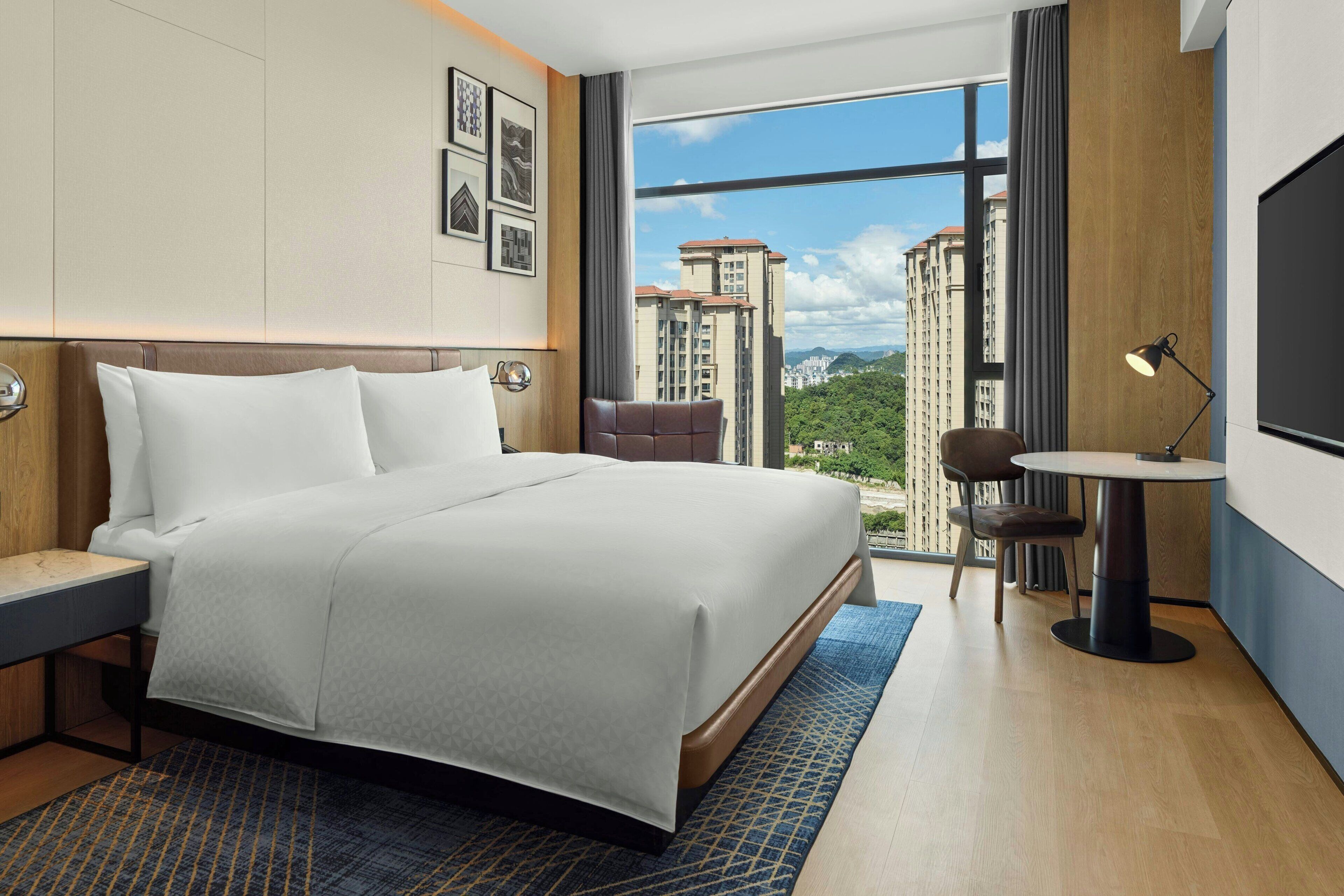 Superior Room, 1 King Bed, City View