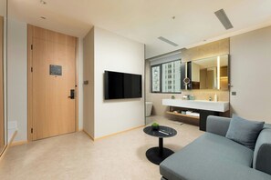 Premier Suite, 1 King Bed, City View | Living room