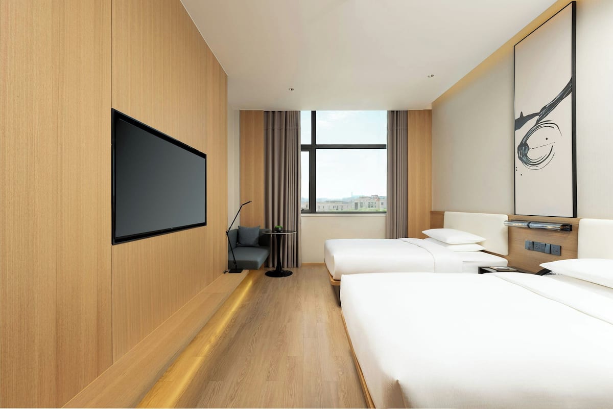 Room, 2 Single Beds, City View
