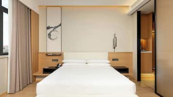 Premier Suite, 1 King Bed, City View