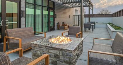 Courtyard By Marriott Woodland
