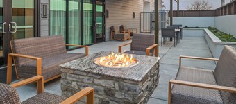 Courtyard By Marriott Woodland