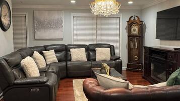 Smart-TV, peis og DVD-spiller