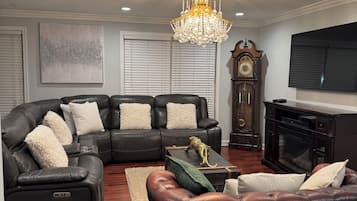 Téléviseur connecté, foyer, lecteur de DVD