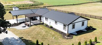 Charming LaGrange 3-bedroom cottage less than 10 minutes from Shipshewana, IN!