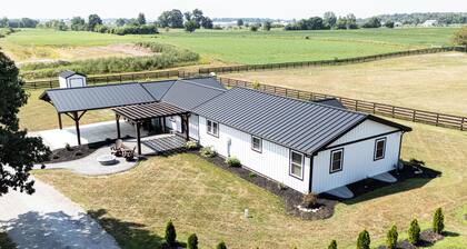 Charming LaGrange 3-bedroom cottage less than 10 minutes from Shipshewana, IN!