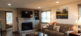 Charming LaGrange 3-bedroom cottage less than 10 minutes from Shipshewana, IN!