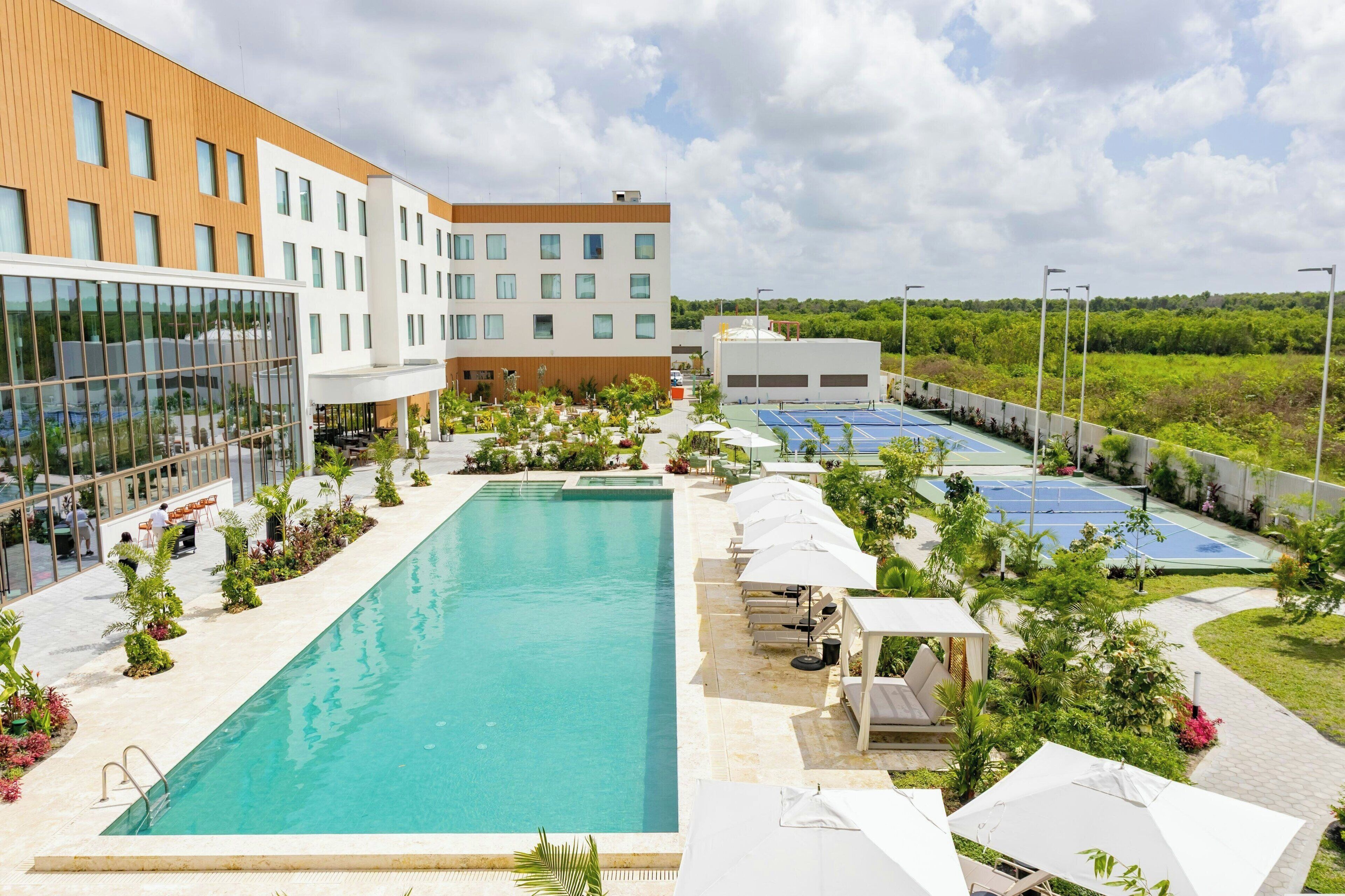 حمّام سباحة خارجي