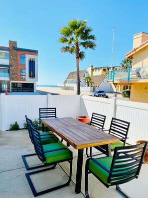 House | 3 bedrooms, Internet - Pacific Dreams at Oxnard Shores 3 BR 2 5 BA Remodeled Amazing Beach Location Ocean Views Sleeps 8 (Oxnard)