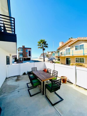 House | 3 bedrooms, Internet - Pacific Dreams at Oxnard Shores 3 BR 2 5 BA Remodeled Amazing Beach Location Ocean Views Sleeps 8 (Oxnard)