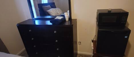 1 dormitorio, tabla de planchar con plancha, Internet