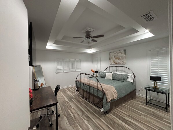 3 bedrooms, iron/ironing board, WiFi, bed sheets