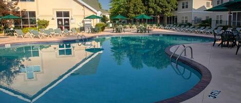 Una piscina techada, una piscina climatizada