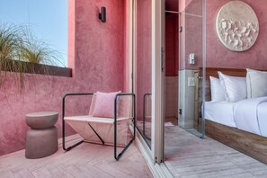 Suite Premium, vistas a la ciudad | Sábanas de algodón egipcio, ropa de cama de alta calidad, minibar