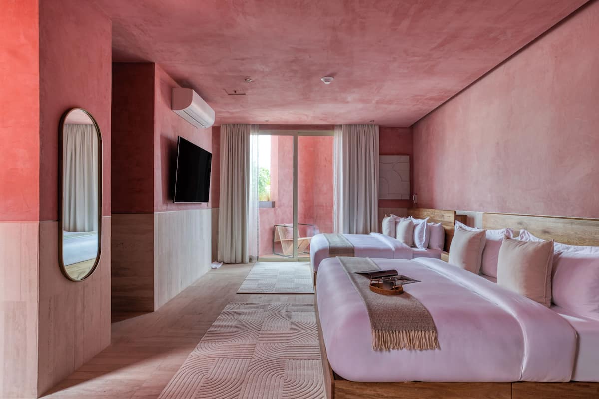 Egyptian cotton sheets, premium bedding, minibar, in-room safe