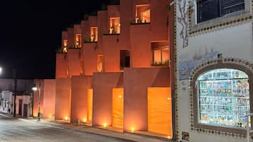 Fassade der Unterkunft – Abend/Nacht