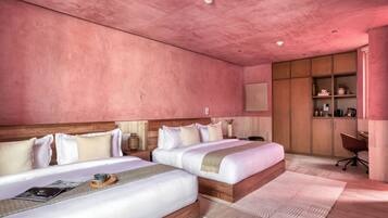 Premium Suite | Egyptian cotton sheets, premium bedding, minibar, in-room safe