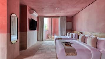 SĂĄbanas de algodĂłn egipcio, ropa de cama de alta calidad y minibar