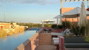 Kolam renang outdoor