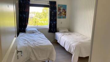 3 sovrum, strykjÀrn/strykbrÀda, internet och sÀngklÀder