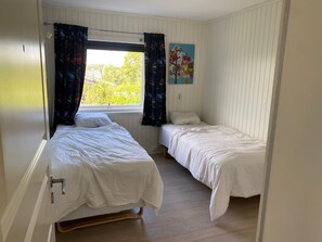 3 bedrooms, iron/ironing board, Internet, bed sheets