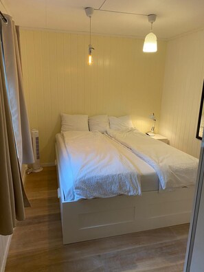 3 chambres, fer et planche à repasser, accès Internet, draps fournis