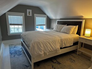 3 bedrooms, desk, iron/ironing board, free WiFi
